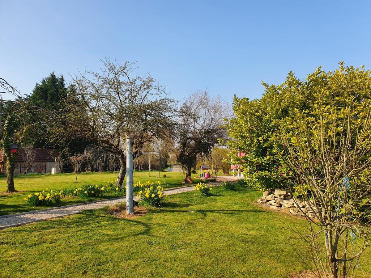 Gite De La Maison Du L.A.C Simard ภายนอก รูปภาพ